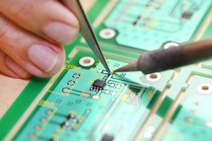 PCB电路板通孔的分类