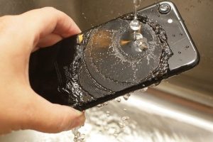 苹果iPhone7三星S7索尼Xperia XZ防水技术详解