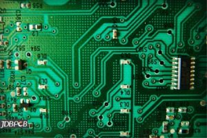 PCB 装配工厂的精成 科将和日本 ELNA公司 一起 工作