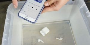 AirPods掉水尽毫发无损 其防水测试展示