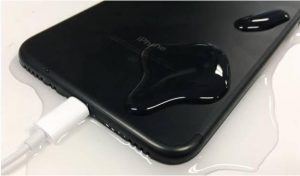 三星、苹果旗舰下一代，S8和iphone8争锋手机防水性能！谁欲争先？