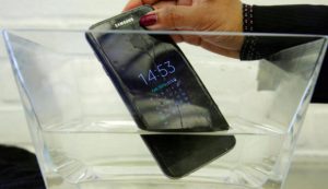 热文：三星Galaxy S7 Active手机号称防水却防水测试通不过!