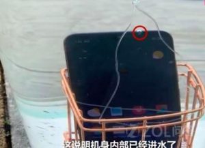 手机防水测试：小米9放在1.5米深的水中会发生什么？